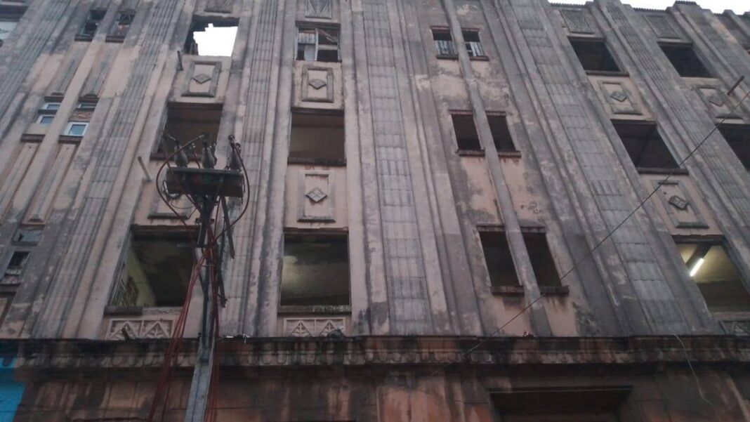 Histórico edificio Art Déco en La Habana sufre derrumbe parcial que pone en riesgo a más de 300 vecinos
