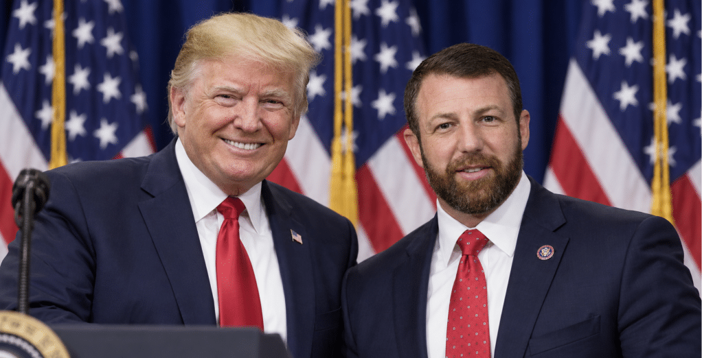 Una llamada interna de ICE expone tensiones entre Trump y el secretario Markwayne Mullin.