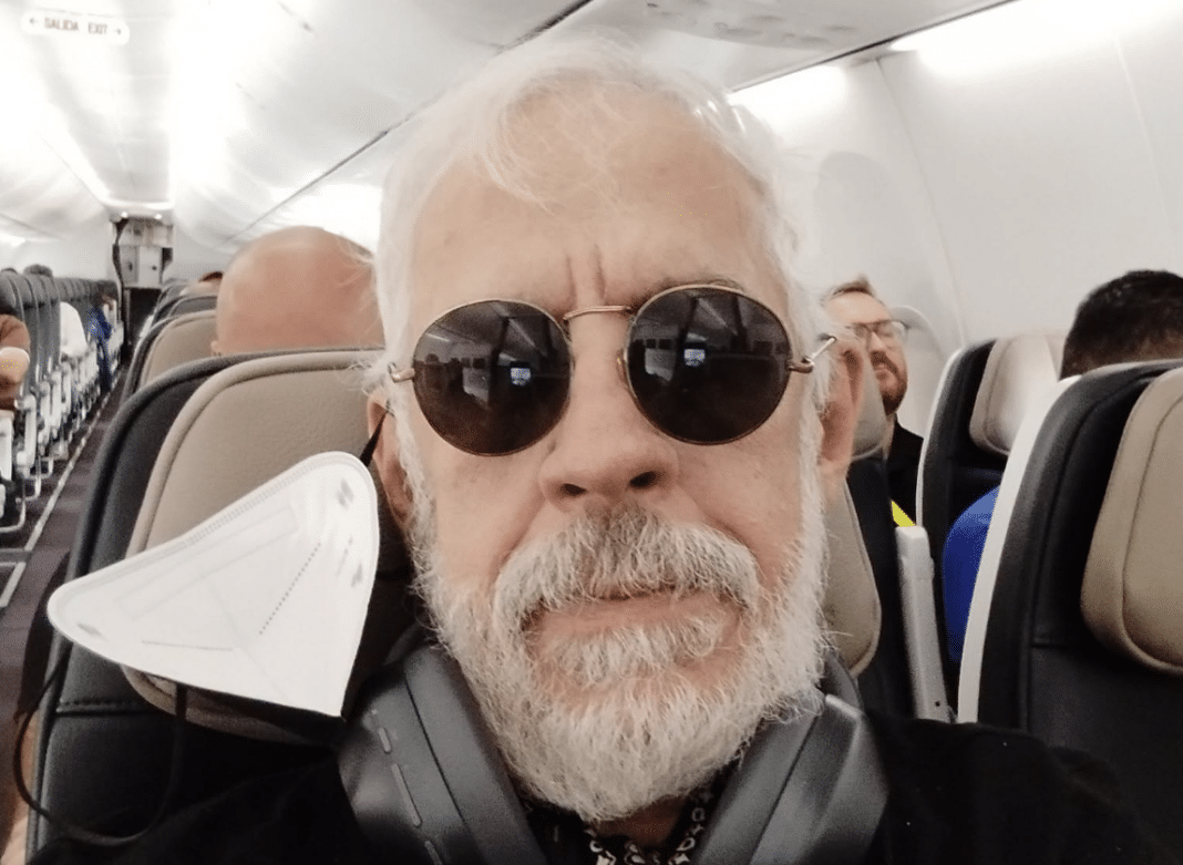 Frank Delgado queda varado camino a La Habana y denuncia el maltrato que sufrió en aeropuerto de México