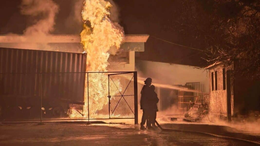 Incendio isotanques en Manzanillo