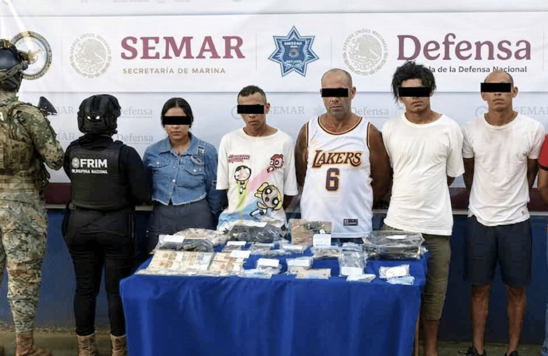 Cinco cubanos caen en Cancún con drogas, un arma y billetes falsos