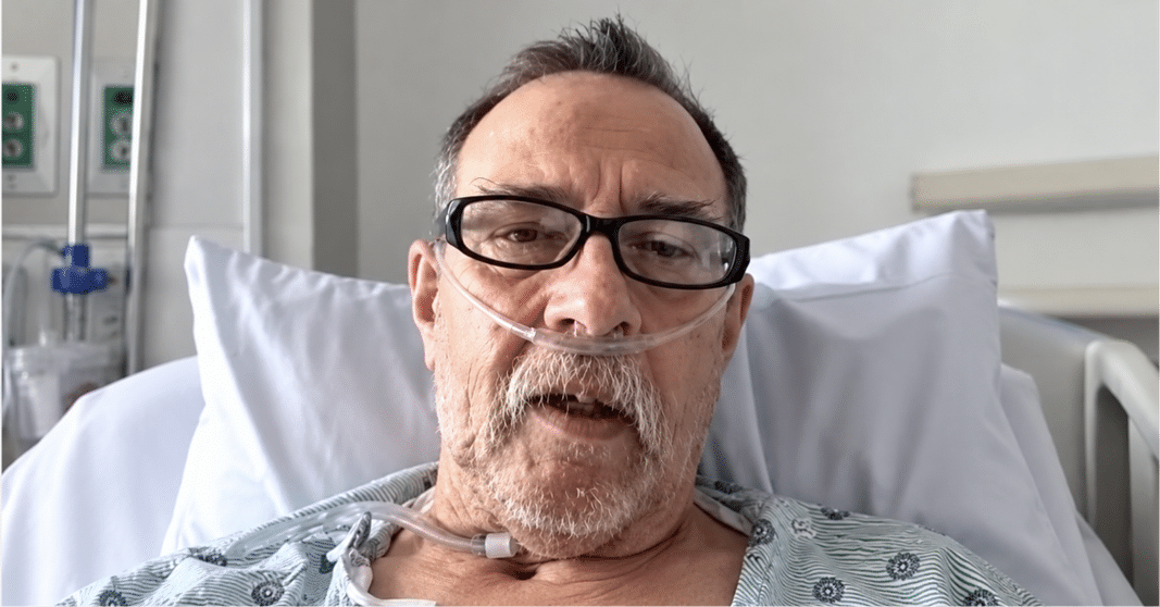 Jesús Aguirre, de 63 años, habla desde su cama en el Jackson Memorial Hospital de Miami.